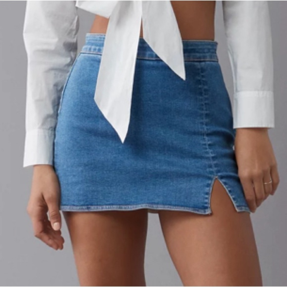 American Eagle Denim Mini Skirt / next level Stretch/ inside shorts/ Size 0